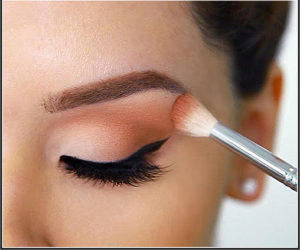 How to Apply Eyeshadow